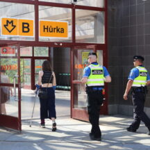 Policie u metra – preventivní akce (19)